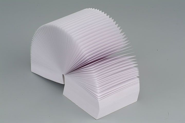 Záznamní kostky bílé -9cm x 9 cm x 7 cm / lepená vazba